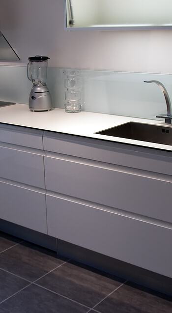 Shadow line kitchen draws